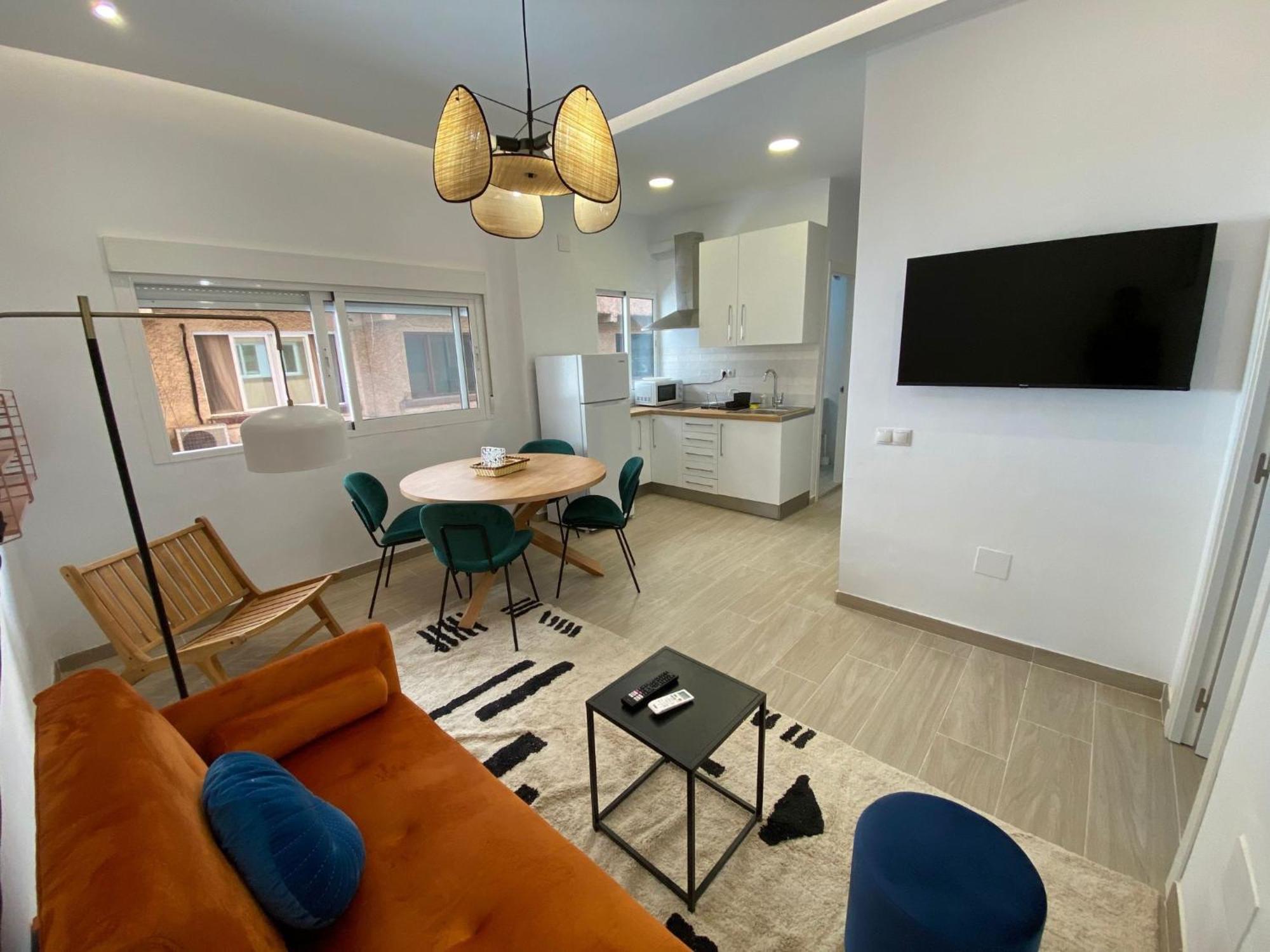 City Center And Beach Renovated Apartment 푸엔히롤라 외부 사진